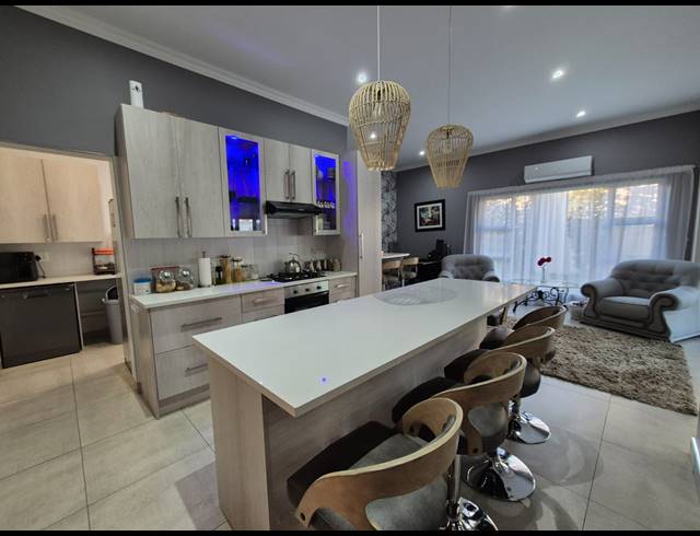 3 BEDROOM TOWNHOUSE FOR SALE IN VANDERBIJLPARK SW 5
